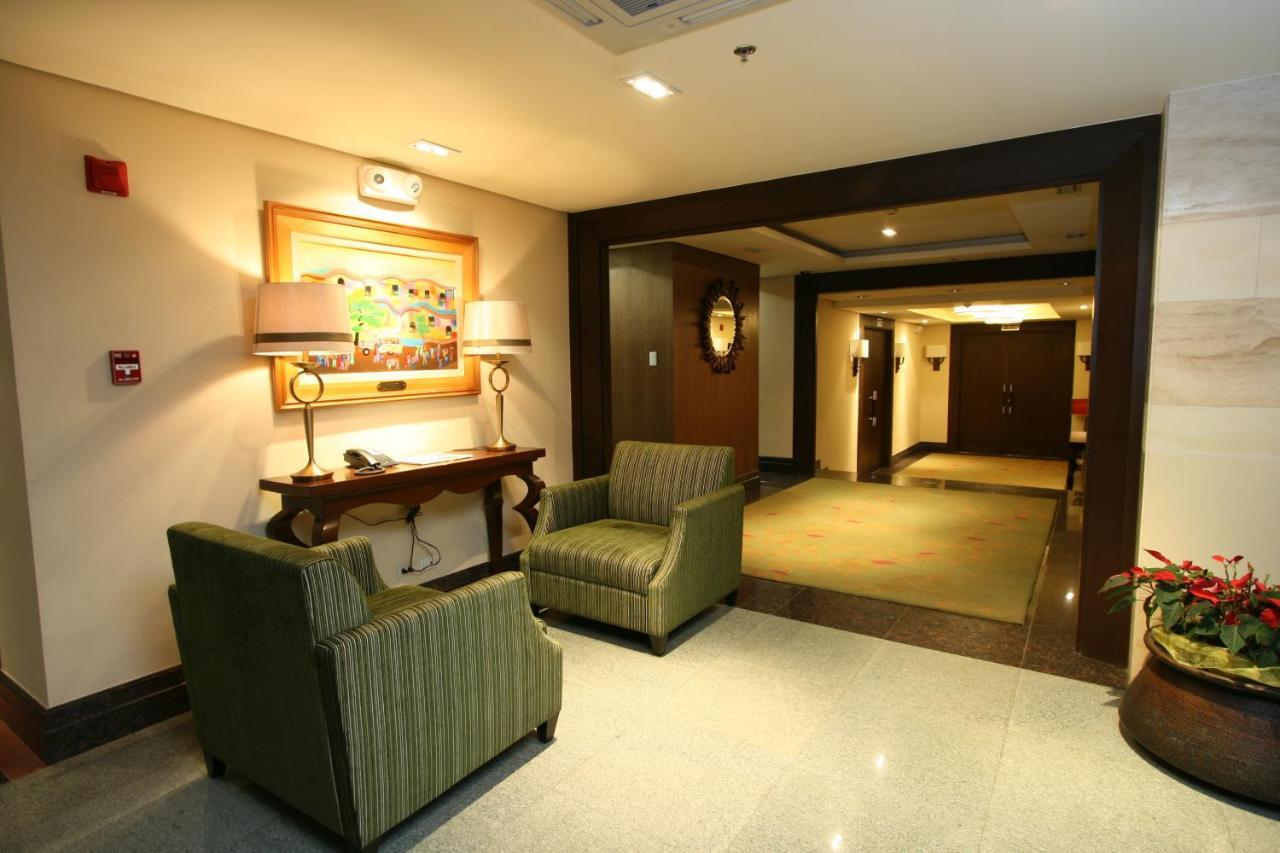 Crown Regency Hotel Makati Makati City Extérieur photo
