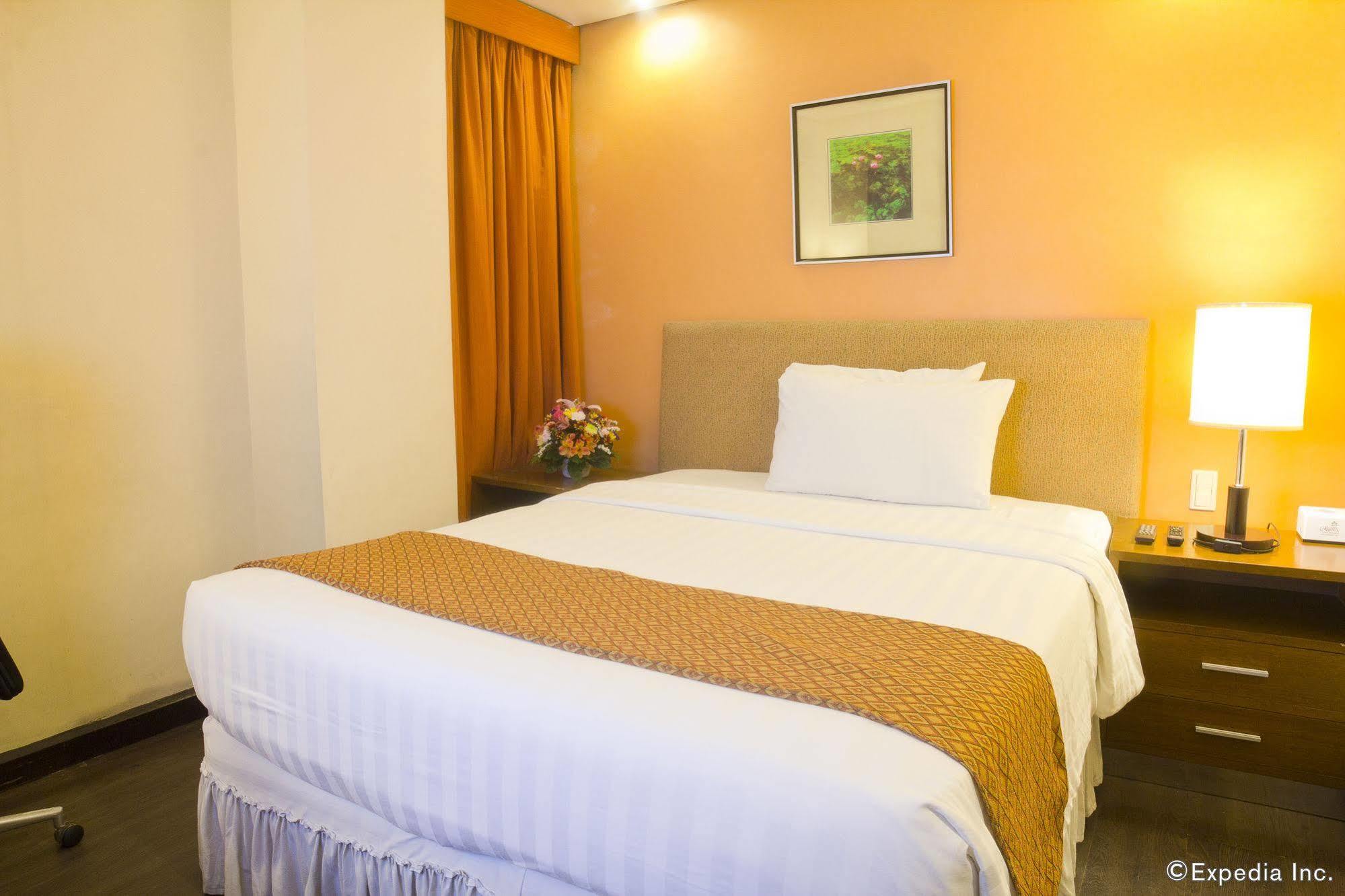 Crown Regency Hotel Makati Makati City Extérieur photo